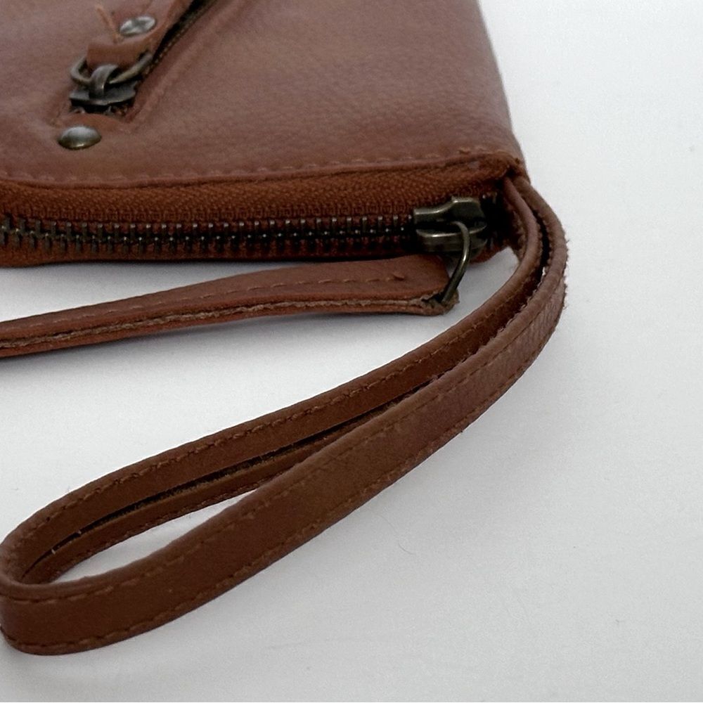 Free People Wallet Brown Distressed Vegan Leather Wristlet Strap Zip Closure - Picture 12 of 12
